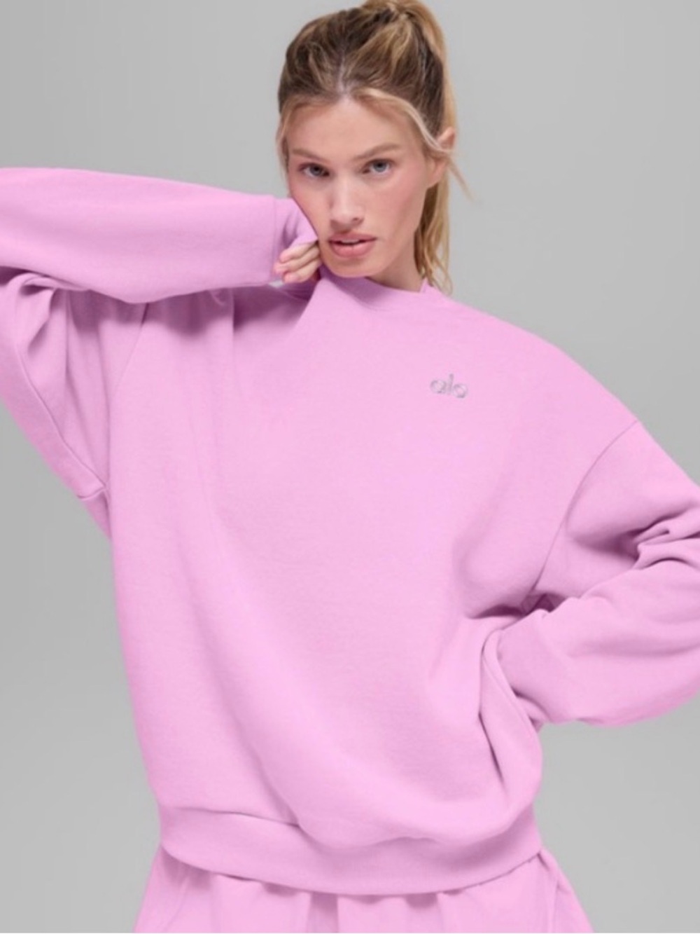 🆕Alo Candy Heart Pink Accolade Crewneck🆕